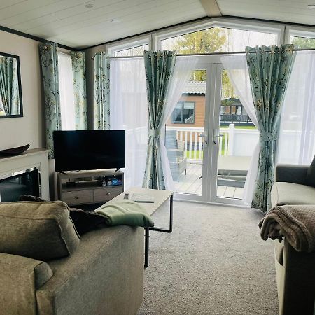 Evergreen Lodge With Hot Tub ヨーク エクステリア 写真