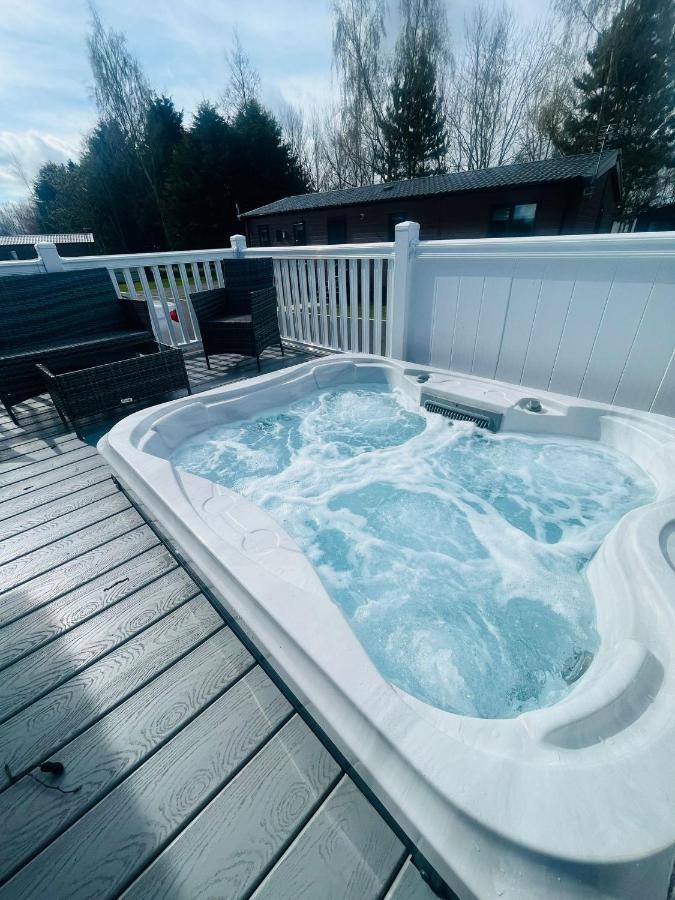 Evergreen Lodge With Hot Tub ヨーク エクステリア 写真