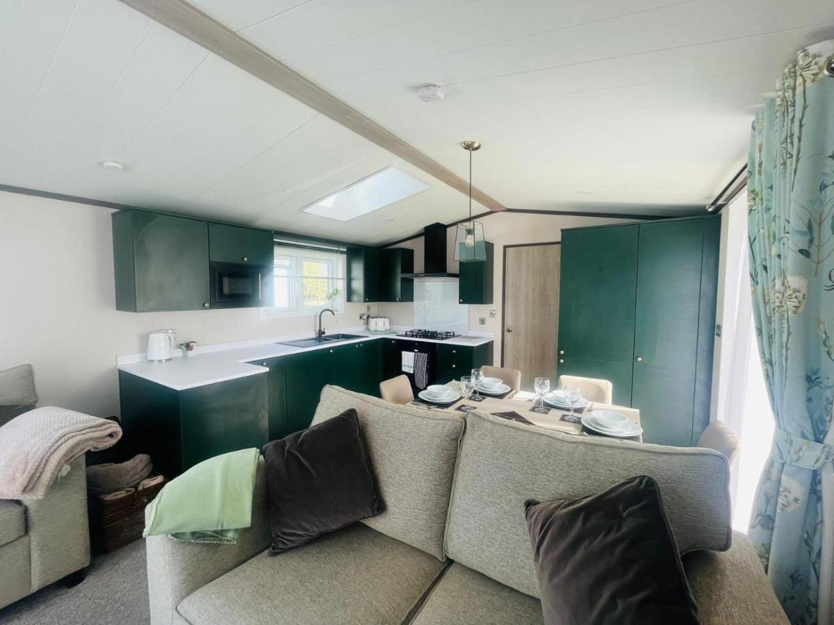 Evergreen Lodge With Hot Tub ヨーク エクステリア 写真