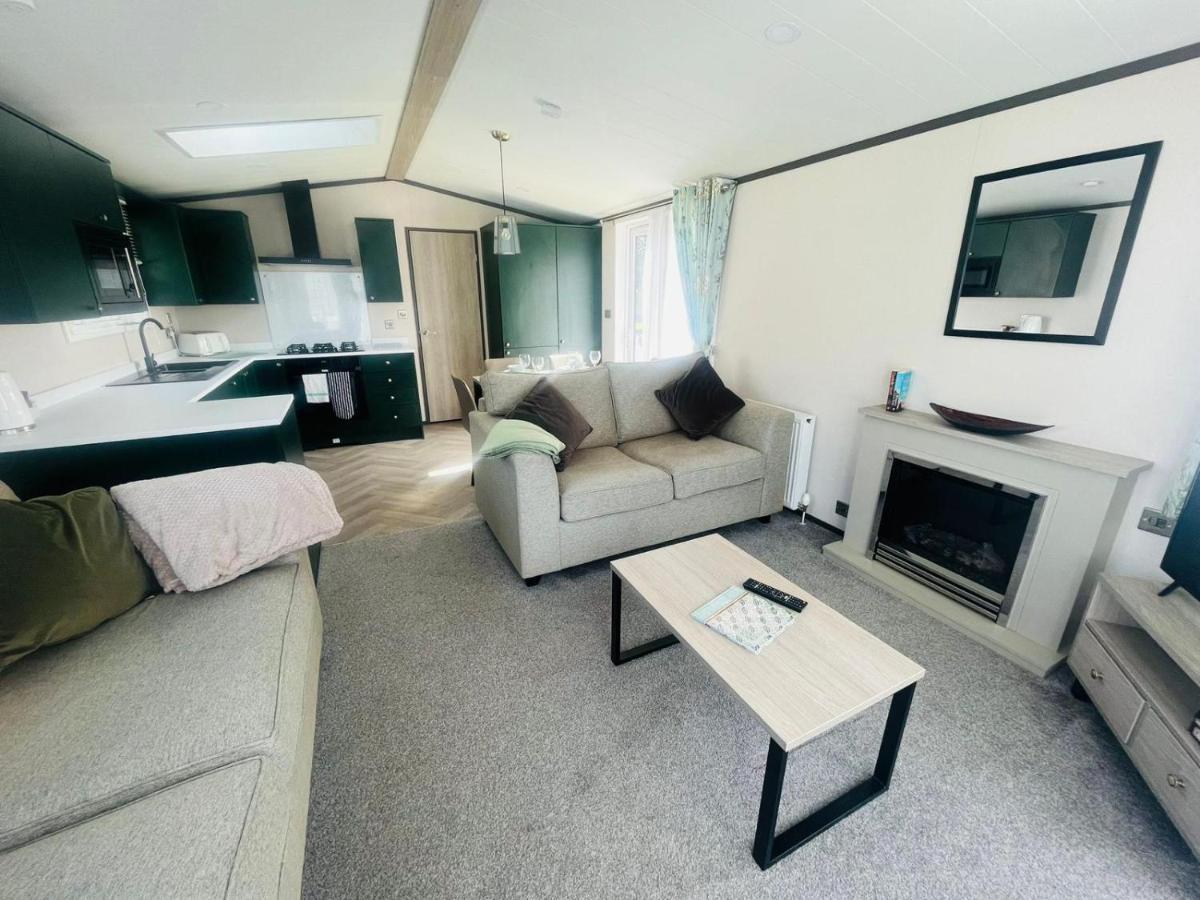 Evergreen Lodge With Hot Tub ヨーク エクステリア 写真